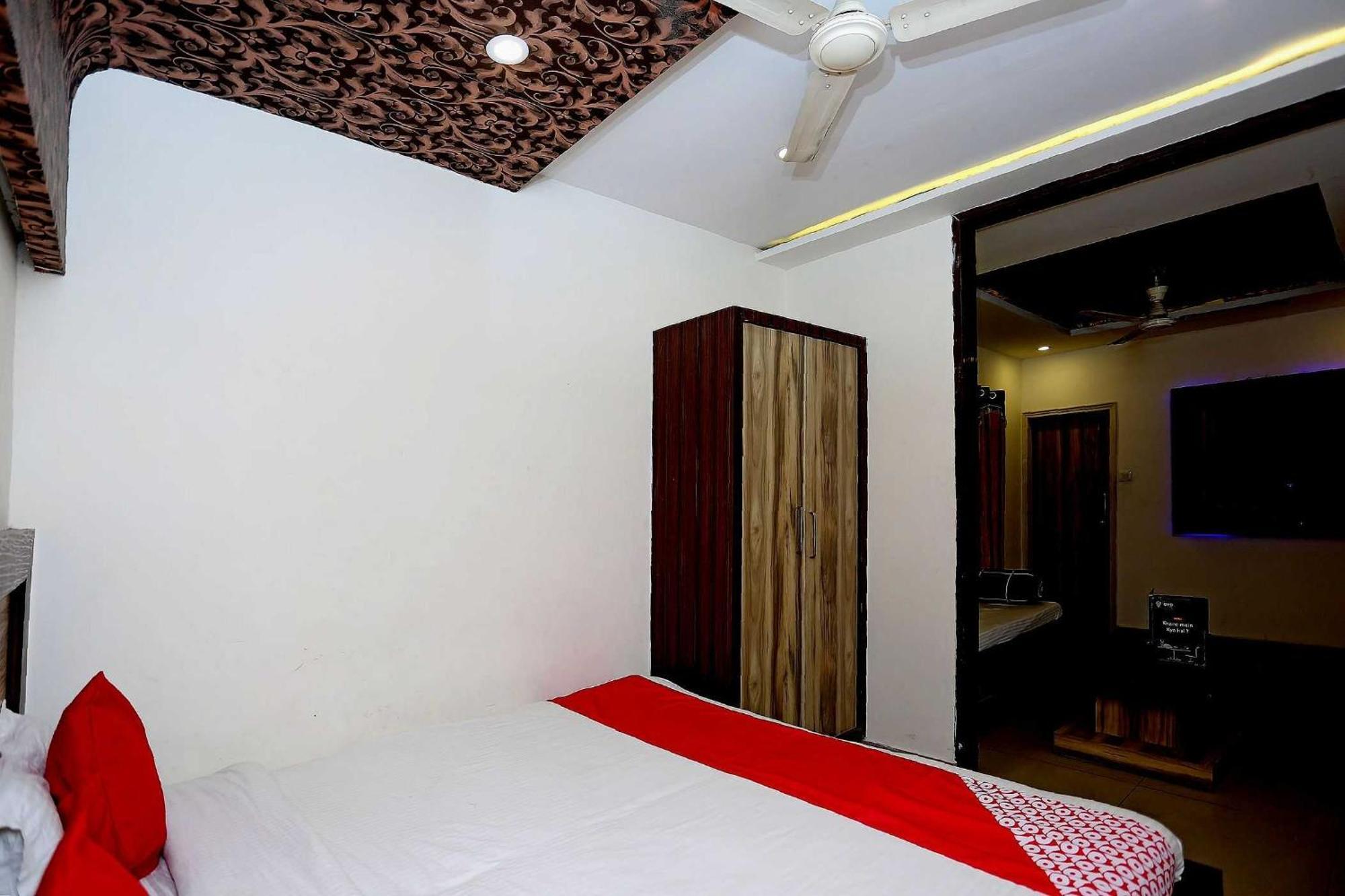 Super Oyo Flagship 4957 Hotel China Town Bhairaun Ghāt Exterior foto